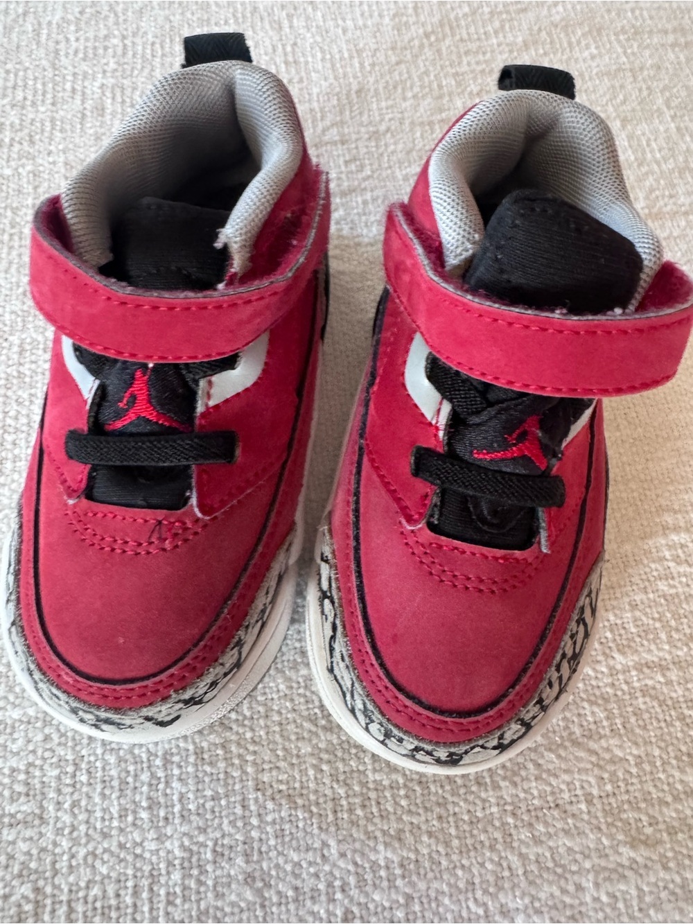 Jordan 3 Retro
SE Fire Red SZ toddler 6C
H2